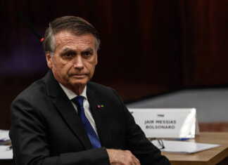 Bolsonaro tentou romper tornozeleira e tinha intenção de fuga, diz Moraes