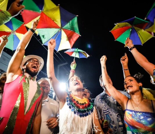 No Sertão, governadora Raquel Lyra acompanha o Carnaval de Salgueiro e destaca investimentos estaduais para a descentralização da folia