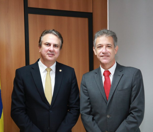 Ministro da Educação, Camilo Santana, assina ordem de serviço para obras no HU-Univasf Petrolina nesta quarta (4)