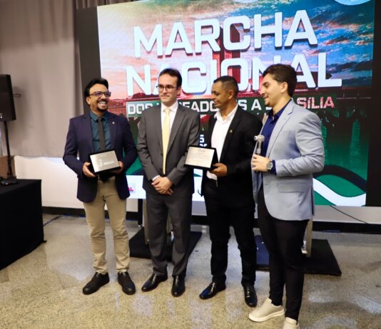 Osório Siqueira é homenageado em Brasília por registro de mandatos como presidente da Câmara