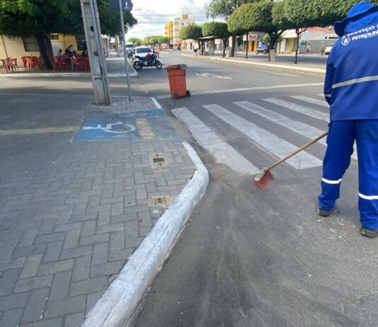 Petrolina tem 60 vagas para agente de limpeza pública e não exige experiência